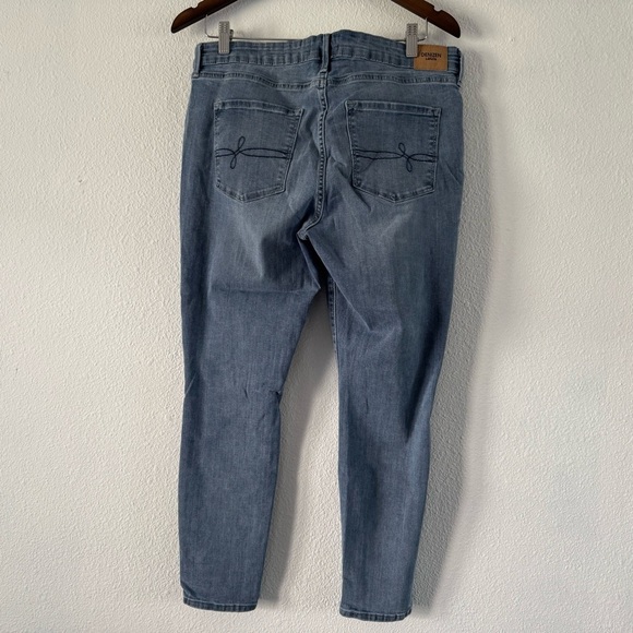 Levi’s Mid Rise Skinny Jeans Distressed Denizen Crop Short Sz 14 Light/med Wash - Picture 11 of 13